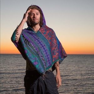 🆕🌹MENS TRIBAL PONCH WITH HOODIE, LARGE